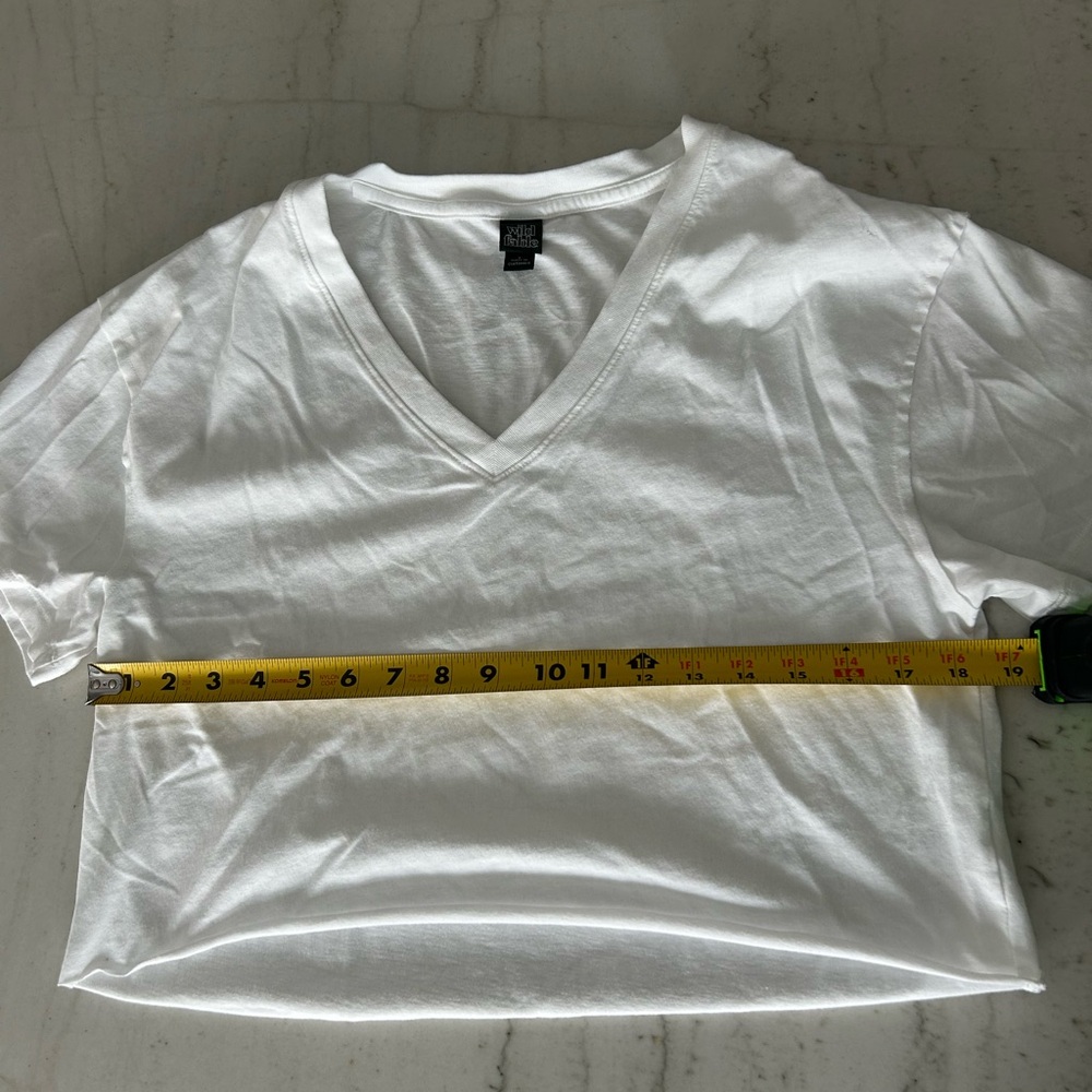 Wild Fable White V-Neck Short Sleeve Cropped Tee